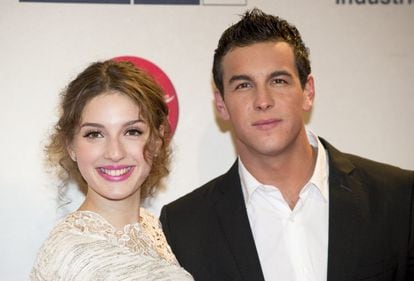 Mario Casas y María Valverde se conocieron durante el rodaje de la cinta ‘A tres metros sobre el cielo’. Ambos dieron vida a una pareja de adolescentes que tenían un tórrido romance. En la vida real fueron novios por poco más de cuatro años.