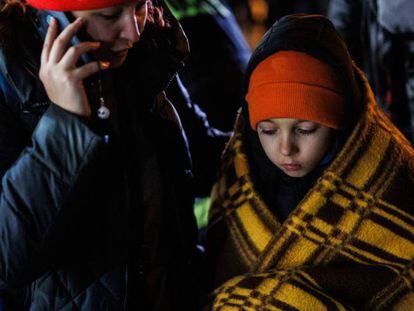 Refugiados ucranianos con niños llegan a la estación de tren de Przemysl (Polonia). Europa Press