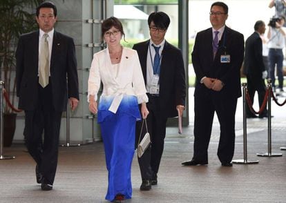 Inada llega al Palacio Imperial de Tokio como nueva ministra de Defensa.