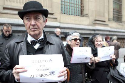 Varios de los participantes en la concentraci&oacute;n de protsta en Bilbao.