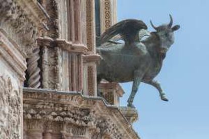 El toro, símbolo de san Lucas, en la catedral de Orvieto.