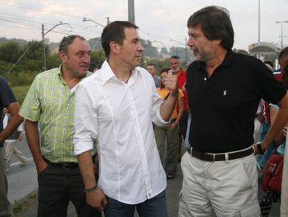 Arnaldo Otegi y Rafael Díez Usabiaga, a la salida del primero de la cárcel en 2008.