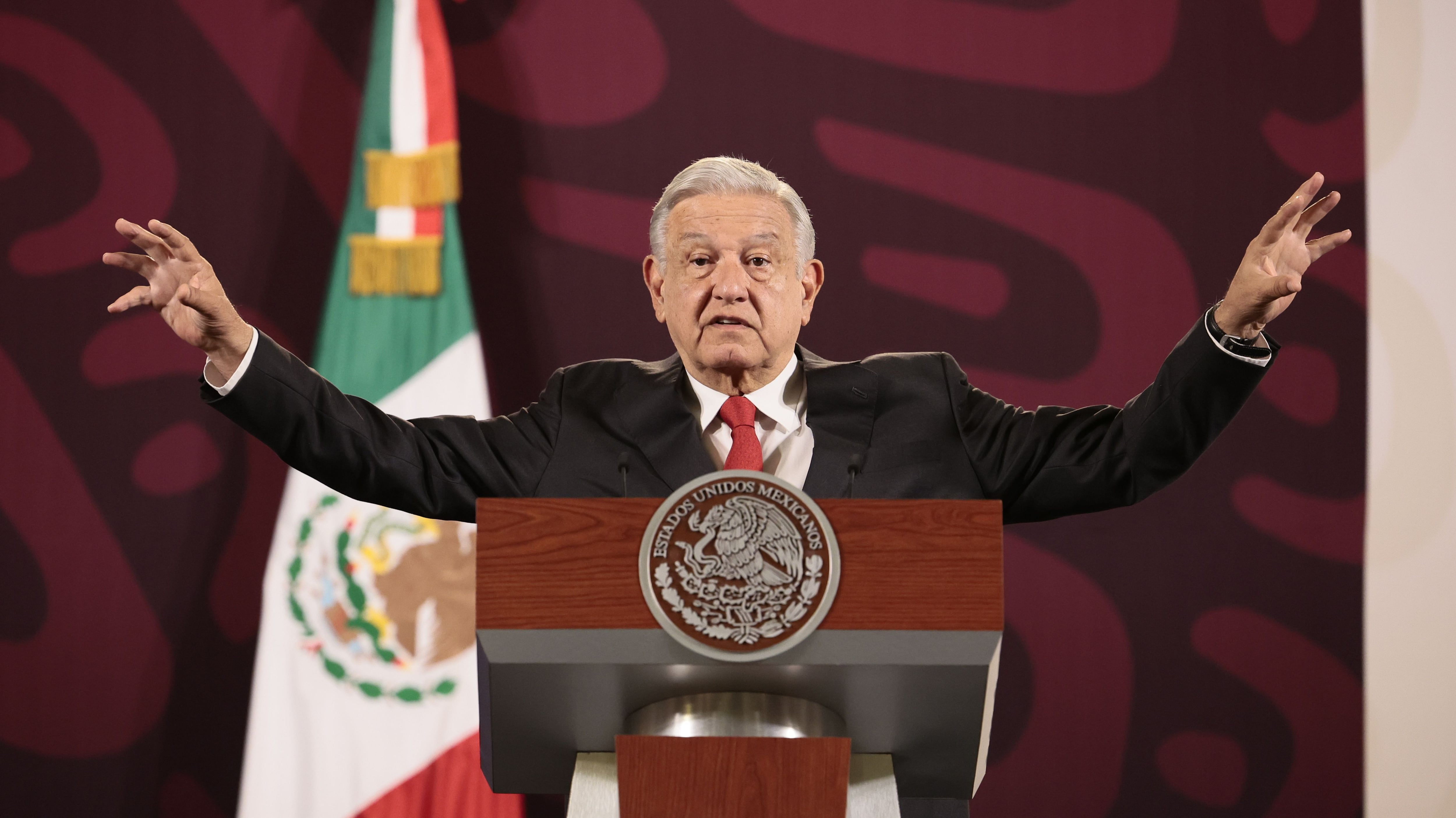 López Obrador gana la partida a Xóchitl Gálvez: el INE desecha la petición de prohibir La mañanera