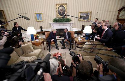 Donald Trump y Barack Obama durante la reunión que han mantenido en la Casa Blanca.