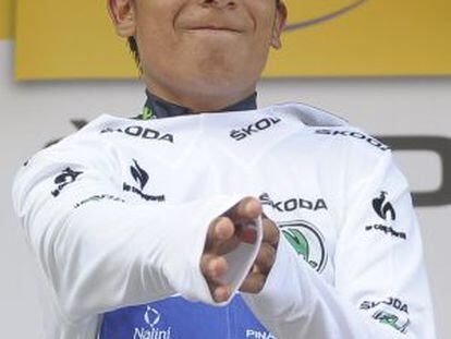 Nairo Quinta, en el podio con el maillot blanco.