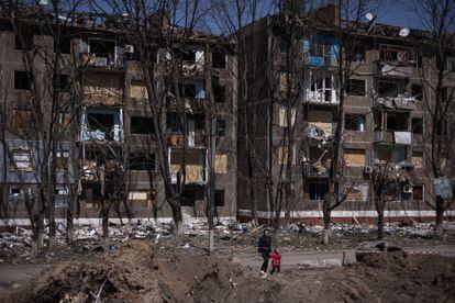 Bloques de viviendas afectados por un ataque ruso en Kramatorsk (Ucrania).