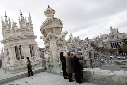 Vistas desde la terraza de la séptima planta del palacio de Cibeles con la calle Alcalá y Gran Vía al fondo.