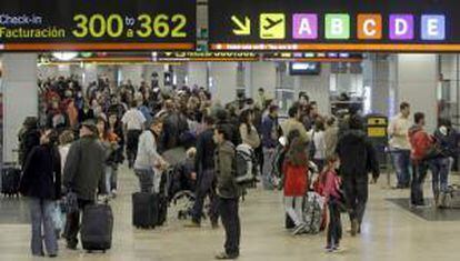 Imagen de actividad normal registrada en el madrileño aeropuerto de Barajas. EFE/Archivo