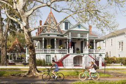 Una casa de arquitectura sureña en un barrio periférico de Nueva Orleans, en el Estado de Luisiana.
