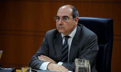 El consejero de Salud, Jon Darpón, en su comparecencia en el Parlamento.
