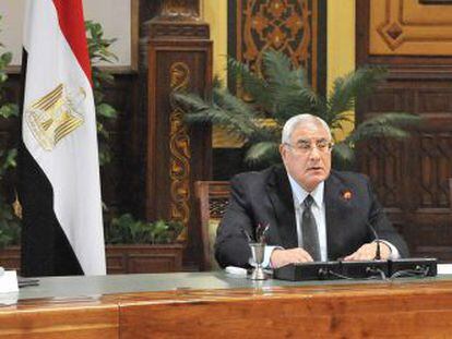 En el centro, el presidente egipcio, Adli Mansur. 