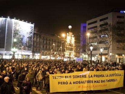 La manifestaci&oacute;n, a la altura de Canaletes.