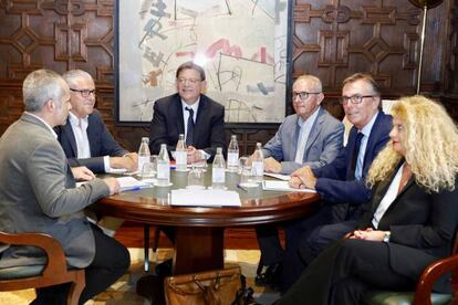 Ximo Puig, ayer, en la reunión con los representantes del campo valenciano.