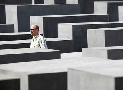 Monumento al Holocausto en Berlín diseñado por el arquitecto de origen judío Peter Eisenman.