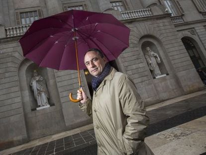 El regidor de Cultura, Jaume Ciurana, delante del Ayuntamiento de Barcelona