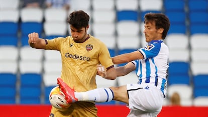Gonzalo Melero y David Silva, en una acción del partido.