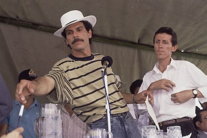 Carlos Pizarro and Antonio Navarro Wolff in an archive image.