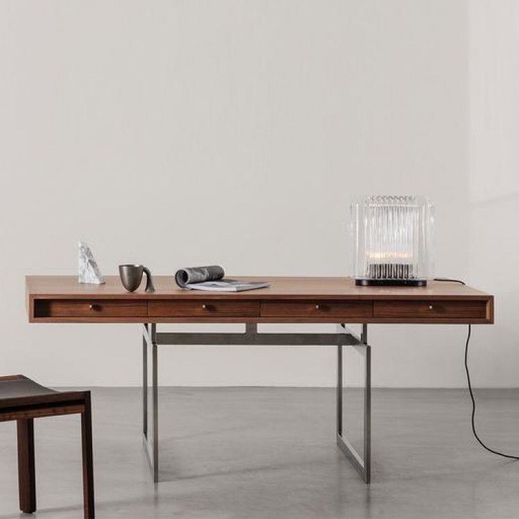 La nueva 'Office Desk' lanzada por Karakter  en 2018. 