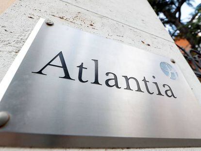 Logo de Atlantia en su sede central de Roma.