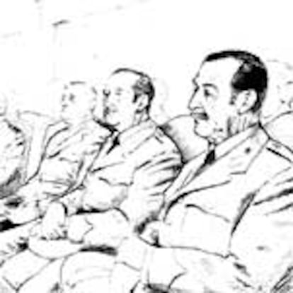 En el dibujo se reproduce la colocaión en la sala de los procesados en el juicio del 23-F, aparece en primer término el teniente general Jaime Milans del Bosch, seguido de los generales de división Alfónso Armada y Luis Torres Rojas