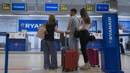 Mostradores de Ryanair vacíos, durante la huelga de 2018, en el aeropuerto de Madrid. 