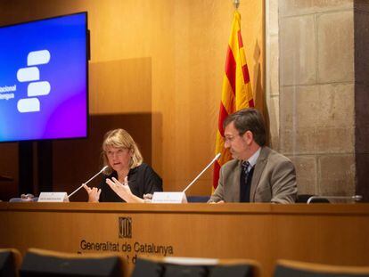 La consellera Garriga i el secretari Vila, durant la presentació del Pacte Nacional per la Llengua. [