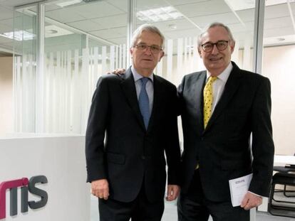 Guillermo Fern&aacute;ndez-Vidal, presidente de Ezentis, y Luis Solana, su antecesor.