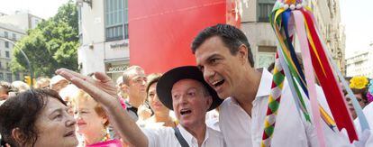 El l&iacute;der del PSOE, Pedro Sanchez, durante su visita a la Feria de Malaga.
 
 