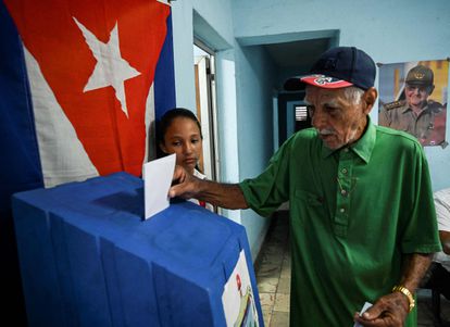 el presidente del país, Miguel Díaz-Canel, planteó que votar a favor era también “decir sí por la unidad, por la revolución, por el socialismo y sí por Cuba”.