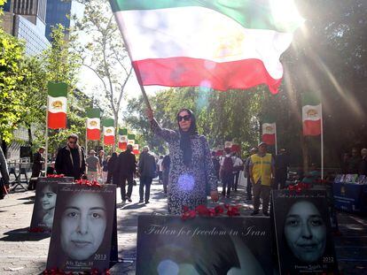 La comunidad iraní en Estados Unidos durante una manifestación frente a la sede de Naciones Unidas en Nueva York, durante la visita del presidente Ebrahim Raisí, el 19 de septiembre de 2023.