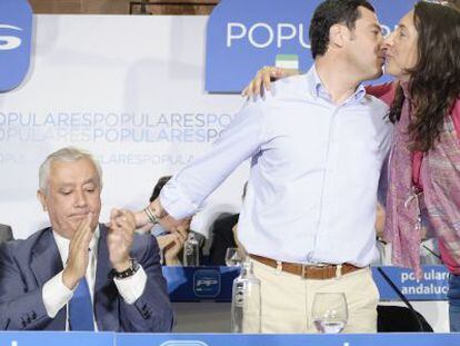 Arenas aplaude a Moreno y L&oacute;pez Gabarro en mayo de 2014.