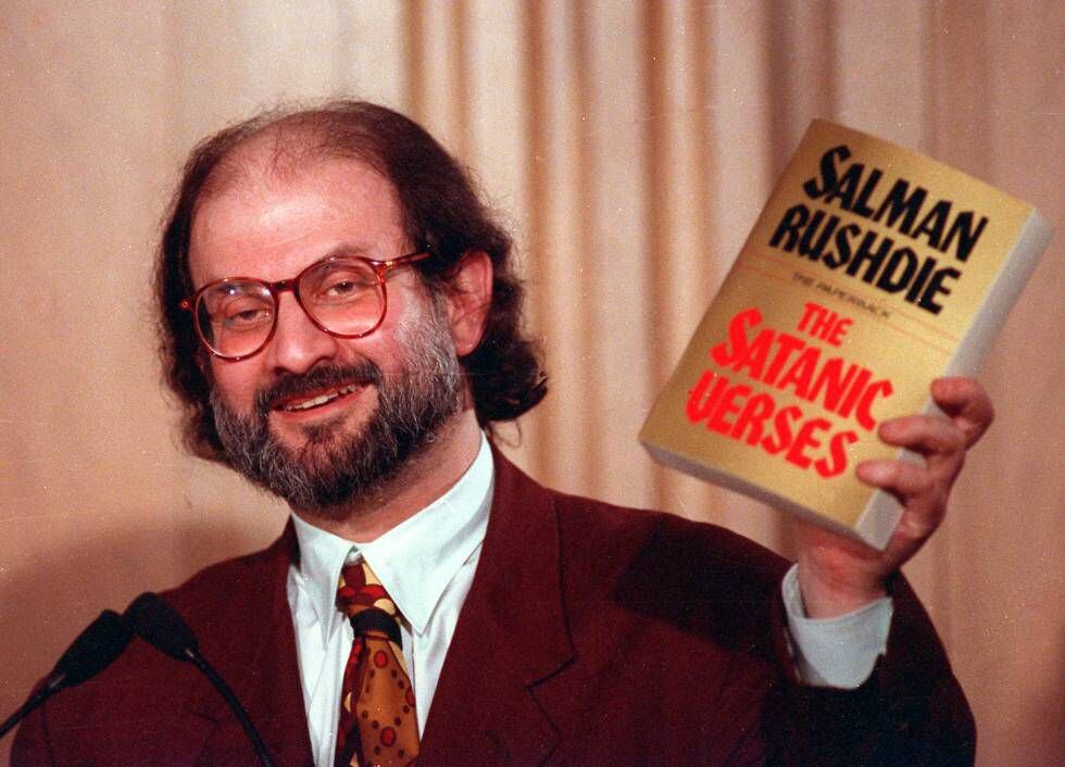 Salman Rushdie, tras la publicación de 'Los versos satánicos', cuya publicación desencadenó la fetua de Jomeini contra él.