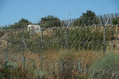 Vista parcial de las concertinas marroquíes junto a la valla de Melilla.