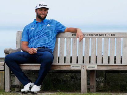 Rahm, junto al tee del 6 en Portrush.