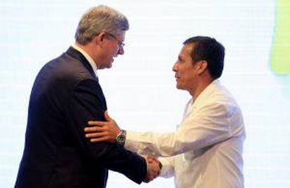 En la imagen, el primer ministro de Canadá, Stephen Harper (i), y el presidente de Perú, Ollanta Humala (d). EFE/Archivo