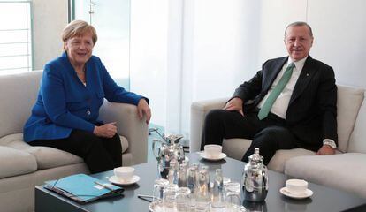 Erdogan y Merkel durante la visita en Berlín.
