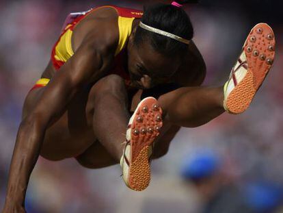 Ruth Ndoumbe, en la final de triple salto.