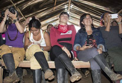 El pasado miércoles, mujeres de las FARC durante la presentación de 'Monólogos de la vagina' en la zona veredal Antonio Nariño, en Tolima.