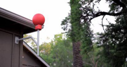 Proyecto Loon: antena instalada en los hogares para recibir la señal de los globos.