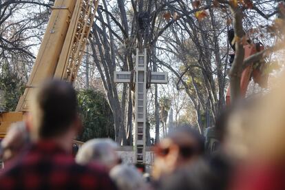 La cruz retirada este miércoles del parque de Castellón.