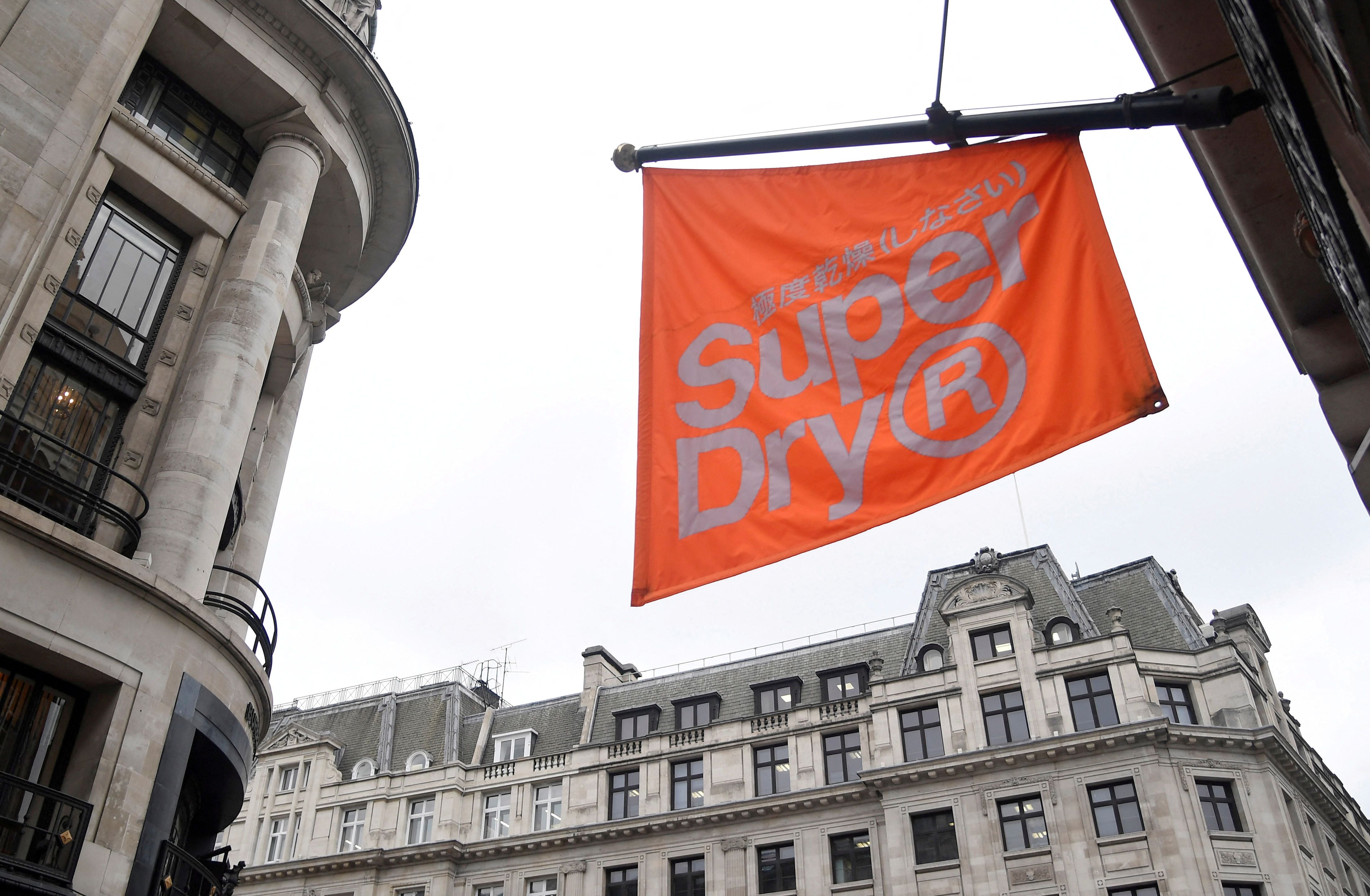 Superdry cae en desgracia: la marca se hunde un 54% en Bolsa en un solo día