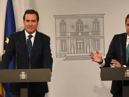 El presidente de Cepyme, Gerardo Cuerva, a la derecha, junto al presidente de la CEOE, Antonio Garamendi.