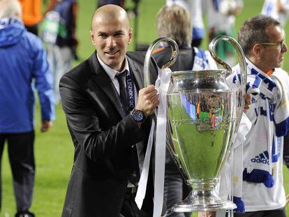 Zidane, en Lisboa, con la d&eacute;cima Copa del Europa del Madrid. 