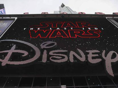 El logo de Disney en Times Square, en Nueva York. 