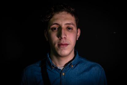 Adnan Damon, 18 años, Castillejos, Marruecos.
Edad de llegada a España: 16 años.
Centro de Menores de La Esperanza.
No ha recibido ninguna paga en ningún centro de menores de España.