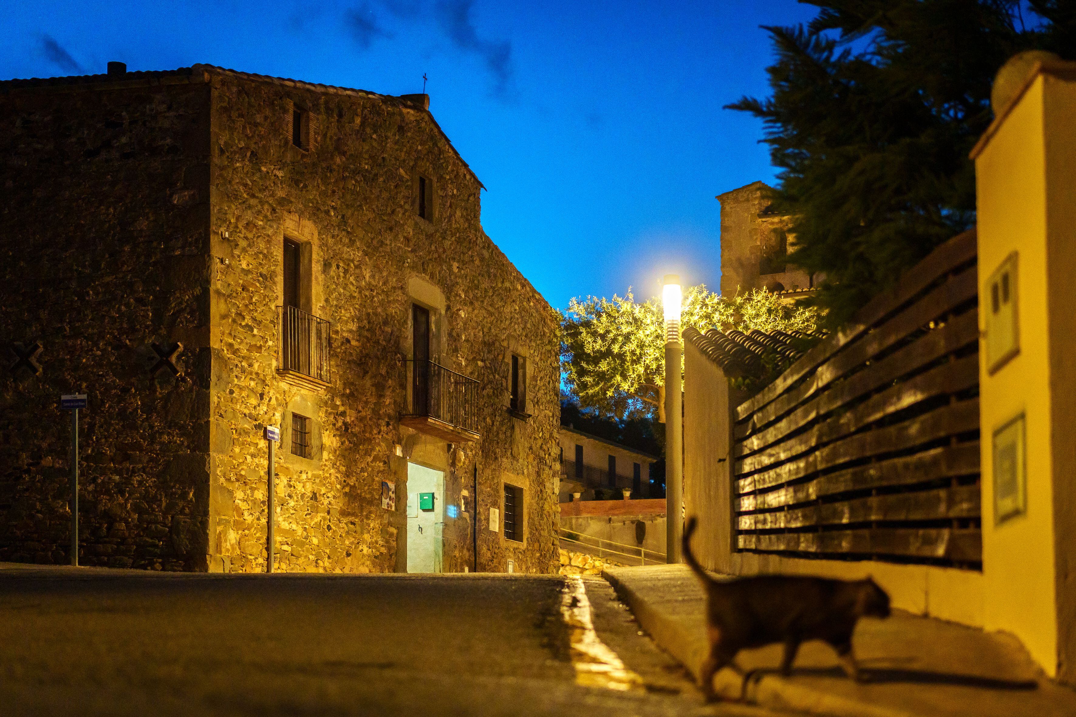 Un pueblo del Empordà rechaza que una casa de colonias se convierta en un centro de acogida de menores migrantes