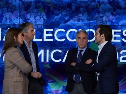 Los máximos responsables de la próxima campaña para las elecciones del 28-M del PP: Carmen Fúnez, Diego de la Serna, Elías Bendodo y Borja Sémper, el jueves en Madrid.