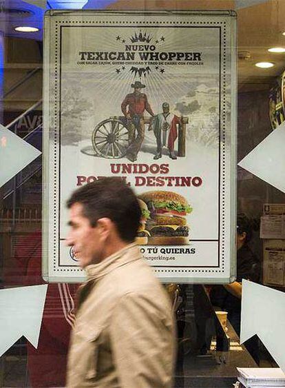 Un anuncio de la hamburguesa 'Tex Mex' de Burger King en las calles de Madrid.