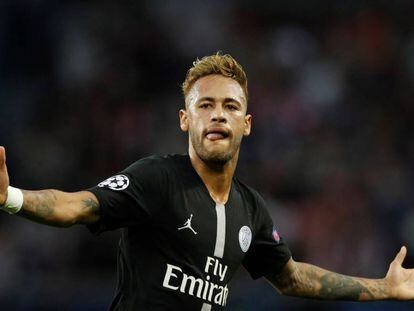 Neymar celebra el gol que abrió la goleada del PSG.