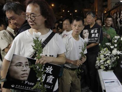 Manifestación en homenaje a Liu Xiaobo en Hong Kong tras conocerse su muerte.